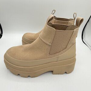 UGG Womens Brisbane Chelsea Boots Classic Leather Ankle Slip On platform Sz 7.5